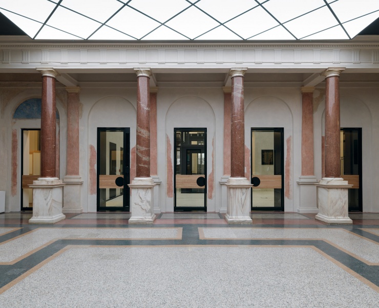 Quelle: kärnten.museum, Säulenhalle, Foto Paul Ott Quelle: kärnten.museum, Säulenhalle, Foto Paul Ott